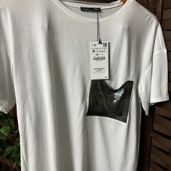 Sweater and T-shirt bundle - Picture 2 of 9